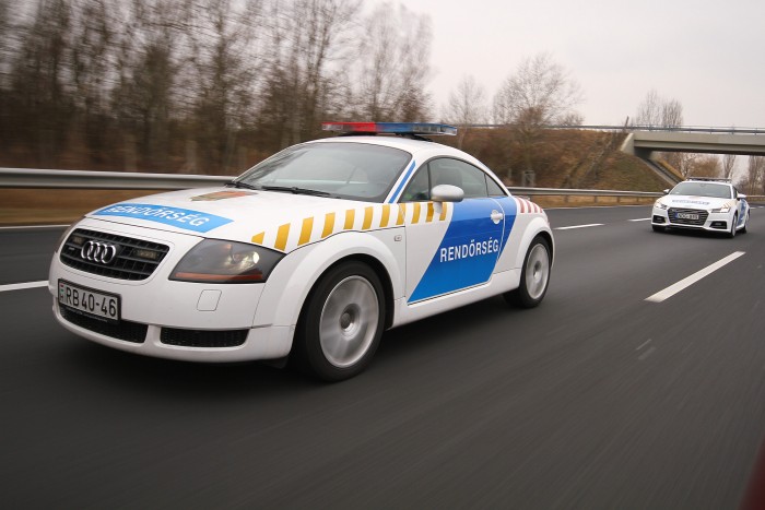 Ezek a legmenőbb magyar rendőrautók 7 Két generáció egy képen