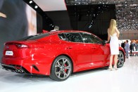 Kia Stinger: ha nem látnánk az emblémát, ki nem találnánk, mi ez! 13