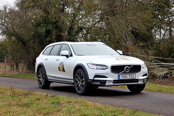 Megvan Az Év Autója 2017! 3 A negyedik helyen ért be a Volvo S90/V90 páros 172 ponttal. A vezess.hu olvasóinál is a negyedik lett 15 százalékos tetszési aránnyal. Én 4 ponttal jutalmaztam, csakúgy, mint a Peugeot 3008-ast - ezzel a két típus a 3-4. helyen osztozott