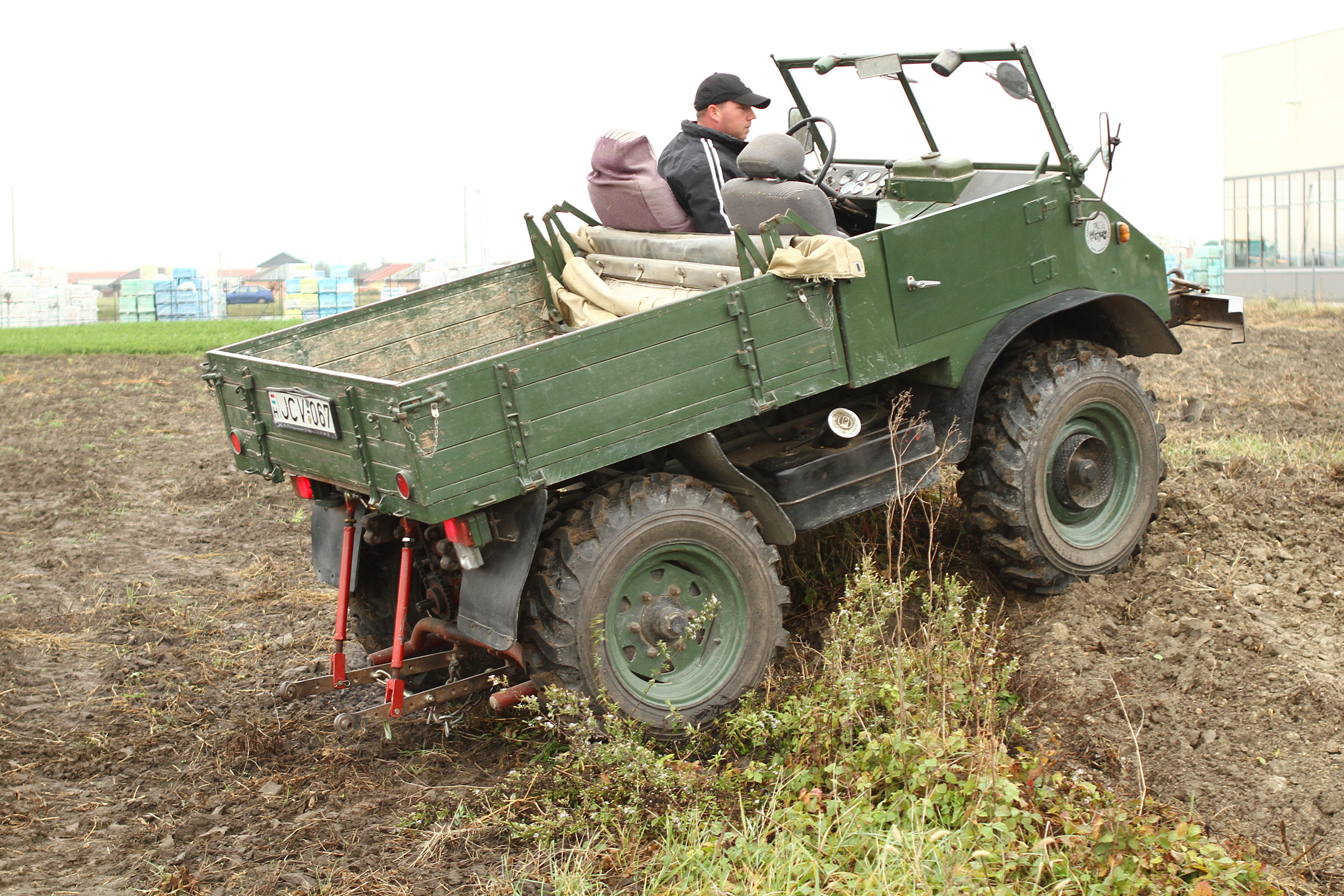 Unimog a tyúkolból 27