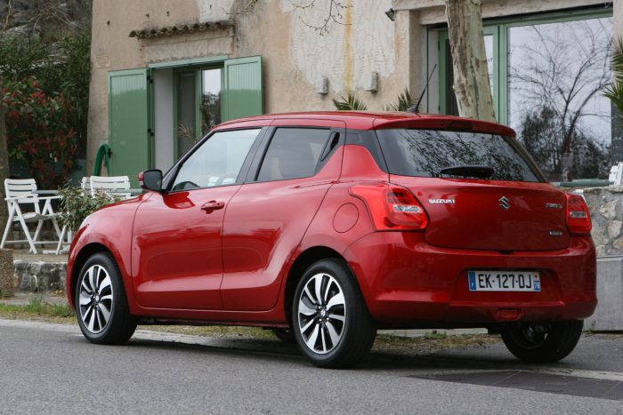 Benzinpárán megél az új Suzuki Swift 8 384 centis és 840 kilóról indul az új Swift