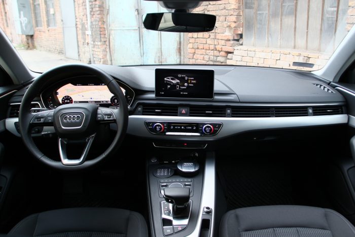 Alapmotorral is Audi az A4? 3 Széltében terjeszkedő vonalaktól tágasabbnak hat