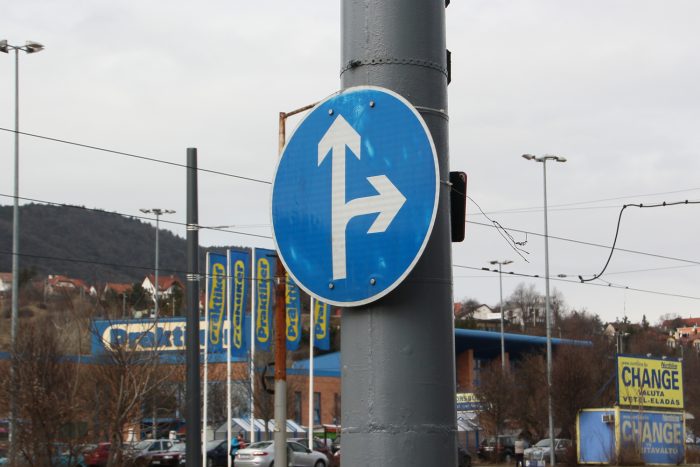 Jogtalanul büntették autósok ezreit Budapesten? 1 Kötelező haladási irány