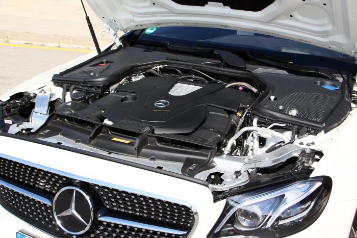Pompázatos világ az új Mercedes E Coupéban 57 Bármilyen helyzetre bőségesen elég a V6-os biturbó 333 lóereje
