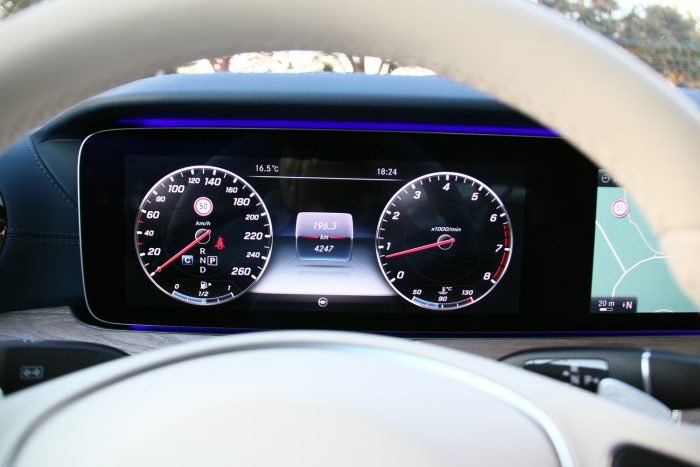 Pompázatos világ az új Mercedes E Coupéban 55 Hagyományos elrendezés pixelekből
