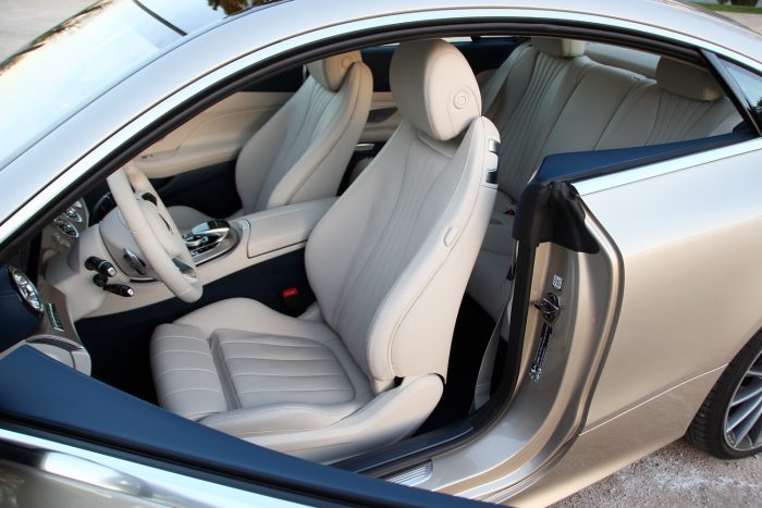 Pompázatos világ az új Mercedes E Coupéban 52 Haute couture kosztüm ihlette az ülések varrását