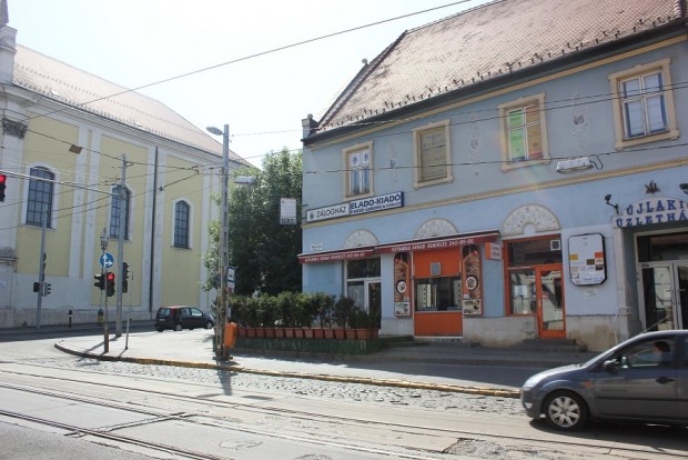 Ebben a kanyarban minden autóst kőkeményen megbüntetnek 3 ittlakunk-hu_kolosy_ter_becsi_lajos_szepvolgyi-620x414