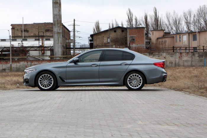 Az új ötös BMW már nem a vezetésről szól 2 4,95 méteres hossza tekintélyt parancsoló