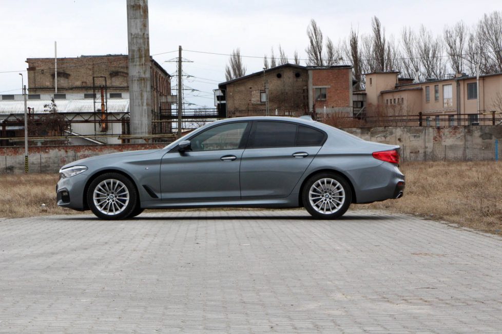 Az új ötös BMW már nem a vezetésről szól 1 4,95 méteres hossza tekintélyt parancsoló