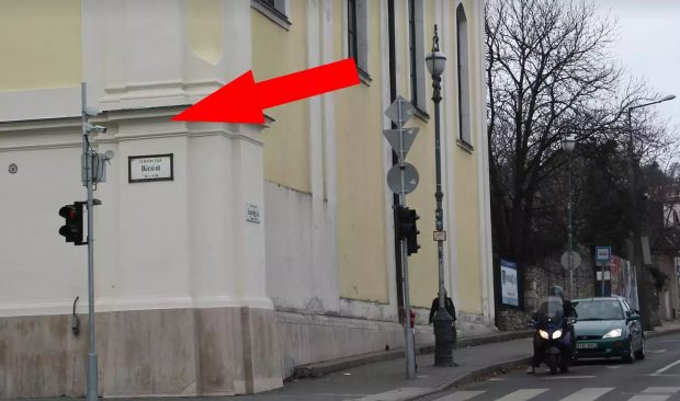 Ebben a kanyarban minden autóst kőkeményen megbüntetnek 2 kamera