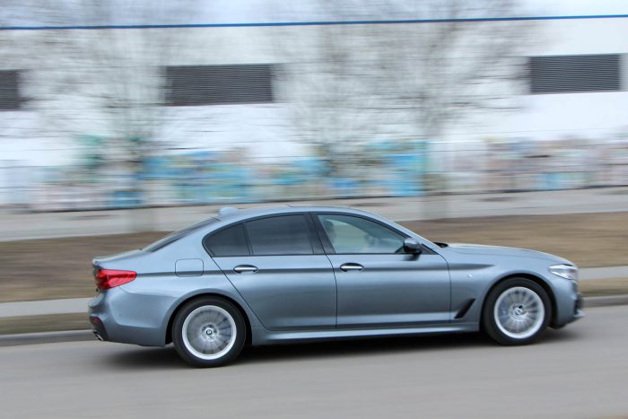 Az új ötös BMW már nem a vezetésről szól 10 Meglepő mutatványra képes a kétliteres négyhengeres, amiből 252 lóerőt préseltek ki