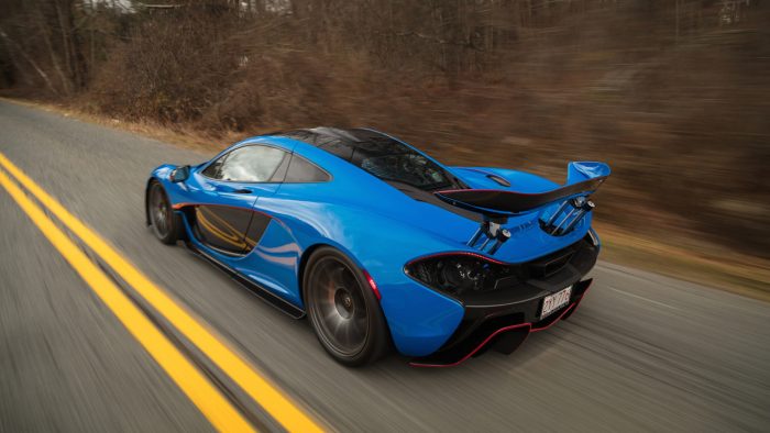 Irdatlanul sokat fizettek ezért a McLaren P1-esért