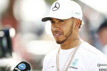F1: Hamilton dobta az edzőjét