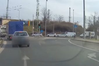 Videón a gyökér mercis, akinek az ideje sokkal drágább, mint másoké