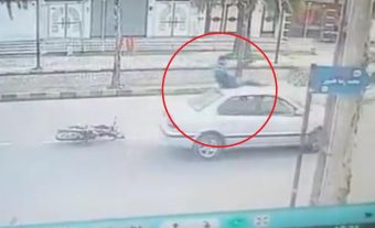 Hihetetlen módon úszta meg a balesetet ez a motoros