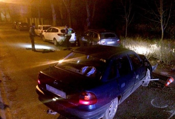 Ittas sofőr zúzott parkoló autókat Nyíregyházán