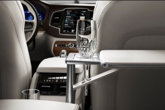 Fekete lyukak az autóban - top 10 pohártartó