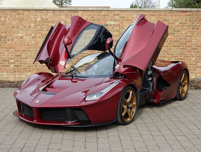 Gazdát keres az egyik legszebb LaFerrari 14