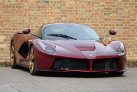 Gazdát keres az egyik legszebb LaFerrari 24