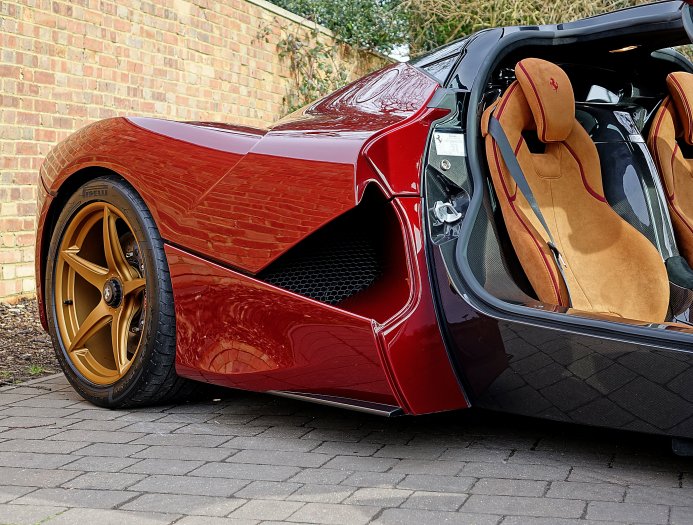 Gazdát keres az egyik legszebb LaFerrari 1