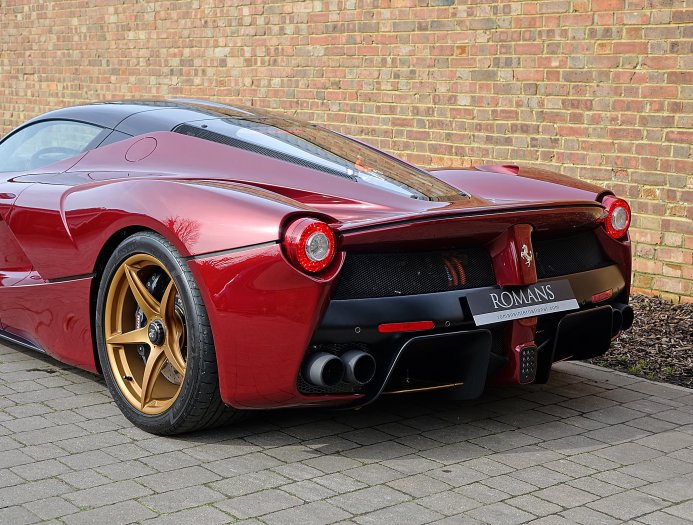 Gazdát keres az egyik legszebb LaFerrari 9