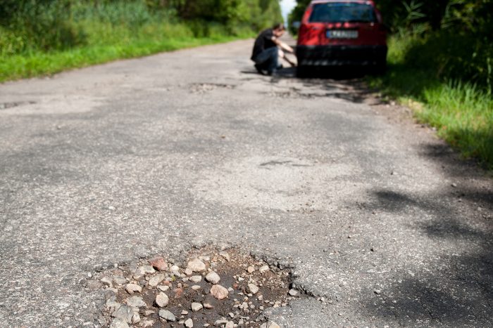 Erre figyelj, ha kátyúba hajtasz! (X)