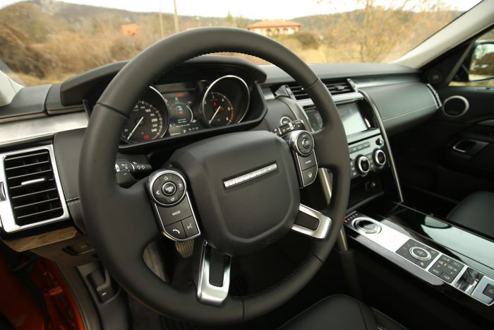 Rovert Audi helyett? 42 Sávtartó és a dugóban araszolni képes távolságtartó tempomat is segíti a sofőrt