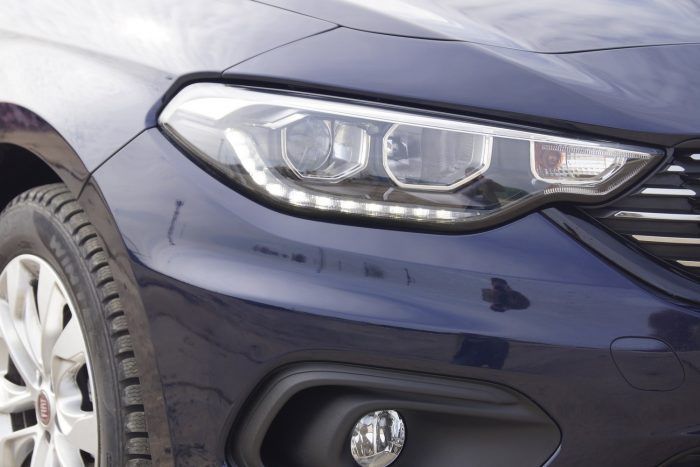 Mit tud a Fiat nagy családi kombija? 2 A LED-es menetjelző az Easy és Lounge kivitel alapáras tartozéka