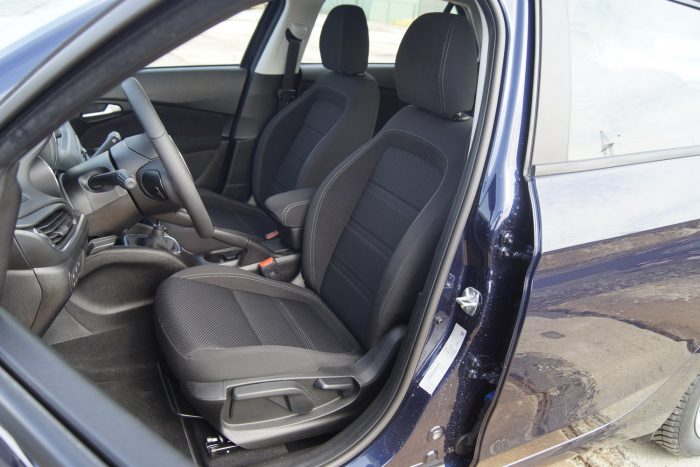 Mit tud a Fiat nagy családi kombija? 11 Az ülés átlagosan kényelmes, elektromos csak a deréktámasz lehet benne, de az is csak felárért