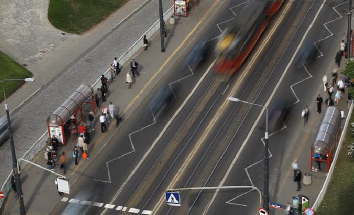 Bottal büntette meg az autóst a bácsi