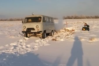 Ezért nem szabad túl erősen becsapni egy UAZ ajtaját