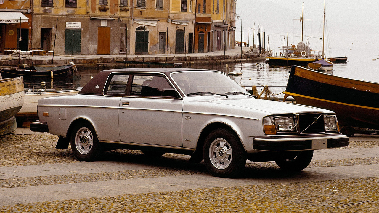 40 éves az olasz ruhát viselő Volvo 4