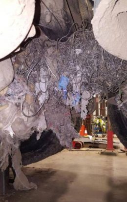 wtf_pictures_taken_at_service_stations_640_11