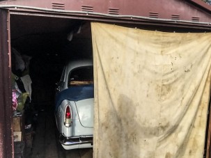 Vajon hány garázsban pihen még ilyen makulátlan veterán, mint ez a Volga?