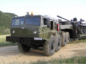 Nap hirdetése: honvédségi tankszállító 20,5 millióért