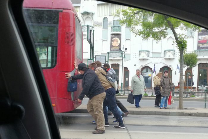 A nap képe: emberhajtású troli Szegeden
