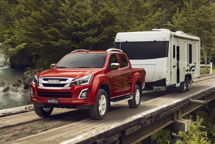 Isuzu D-Max – Egy no bullshit-pickup 3 Változatlanul egy tonna a terhelhetőség, az autó viszont egy mázsával könnyebb elődjénél. A vontatott tömeg 3,5 tonna lehet