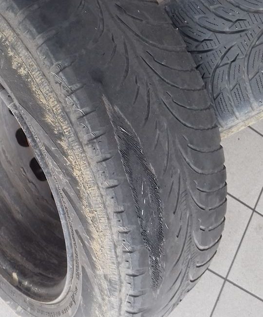 Borzasztó, hogy valaki ilyen abronccsal képes közlekedni, és nem érti mi a baj 4 | Vezess 17965929_1335525979828356_394335878_n