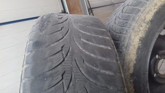 Borzasztó, hogy valaki ilyen abronccsal képes közlekedni, és nem érti mi a baj