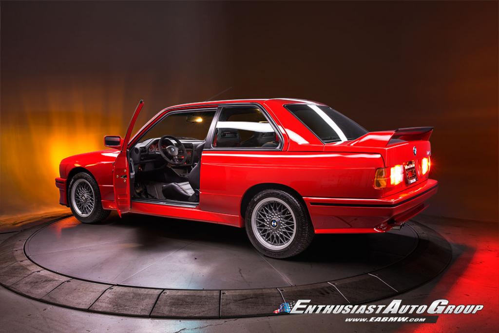 Zsír új BMW E30 M3-ast valaki? 4