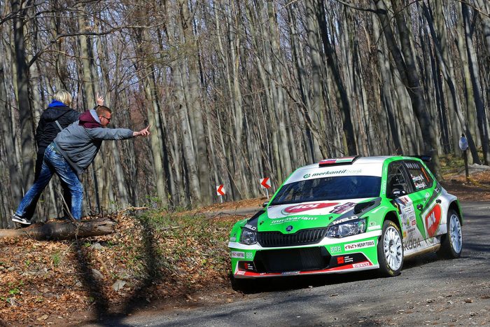 A bajnok megkezdte címvédő hadjáratát