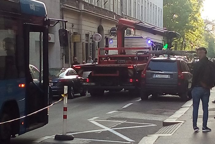 Itt egy csokor tuskó, akik nem tudják, hogyan kell parkolni 2 20170424_182640