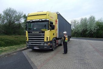 Előzgető kamionosok? Végre lecsaptak a rendőrök