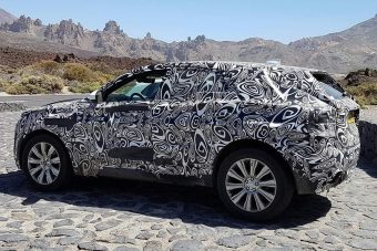 Álcázott luxusterepjárót fotózott olvasónk