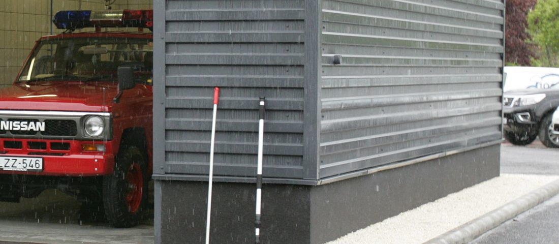 25 éves, dögös vörös japán