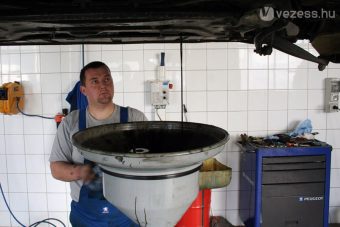 Ennyi olajat fogyasztanak a magyar autósok