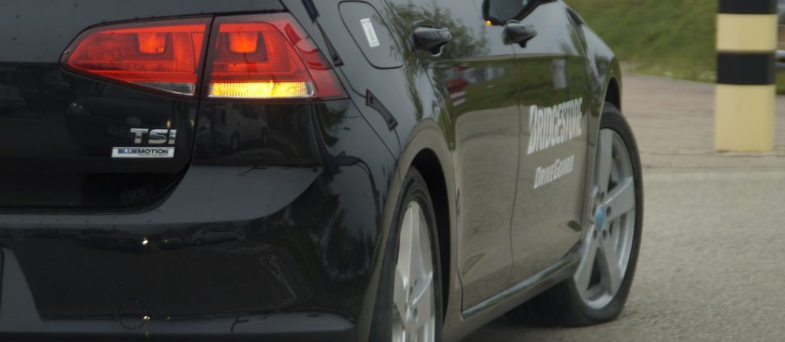 80-nal 80 km-t a Magyarországon gyártott lyukas gumival