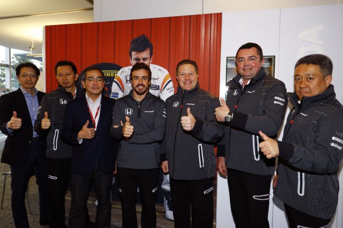 F1: Alonso Le Mans-nak is nekivágna 1 | Vezess alonso_brown_honda_mclaren