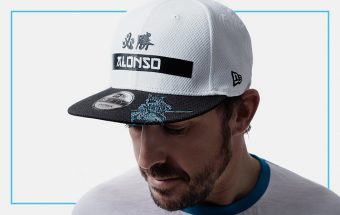 F1: Diszkós-szamurájos pólóval támad Alonso