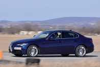 Mire megy az Alfa Giulia a 3-as BMW-vel és a Jaguar XE-vel? 209